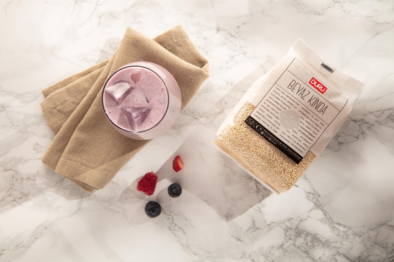 Kinoalı ve Kırmızı Meyveli Smoothie Tarifi